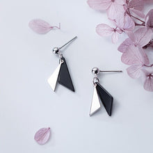 Laden Sie das Bild in den Galerie-Viewer, Dreieck-Tropfen Ohrstecker aus Silber