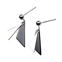 Laden Sie das Bild in den Galerie-Viewer, Dreieck-Tropfen Ohrstecker aus Silber