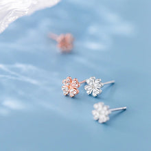 Laden Sie das Bild in den Galerie-Viewer, Kleeblatt Ohrstecker aus Silber