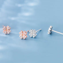 Laden Sie das Bild in den Galerie-Viewer, Kleeblatt Ohrstecker aus Silber