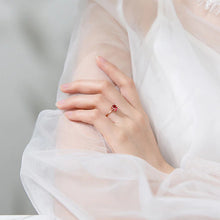 Laden Sie das Bild in den Galerie-Viewer, Roter Katzen Ring aus Silber