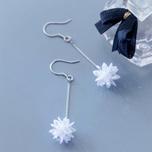 Laden Sie das Bild in den Galerie-Viewer, Schneeflocken Kristall Ohrringe aus Silber