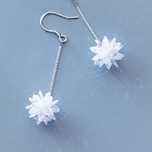 Laden Sie das Bild in den Galerie-Viewer, Schneeflocken Kristall Ohrringe aus Silber