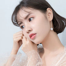 Laden Sie das Bild in den Galerie-Viewer, Schneeflocken Kristall Ohrringe aus Silber