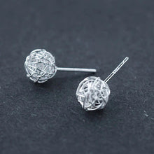 Laden Sie das Bild in den Galerie-Viewer, Steppenläufer Ohrstecker aus Silber