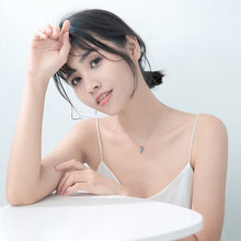 Laden Sie das Bild in den Galerie-Viewer, Delfin Halskette aus Silber