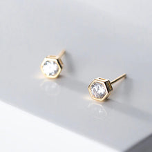 Laden Sie das Bild in den Galerie-Viewer, Hexagon Ohrstecker aus Silber