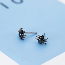 Laden Sie das Bild in den Galerie-Viewer, Spinnen Ohrstecker aus Silber