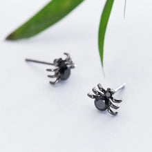 Laden Sie das Bild in den Galerie-Viewer, Spinnen Ohrstecker aus Silber