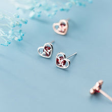 Laden Sie das Bild in den Galerie-Viewer, Herzschlag Ohrstecker aus Silber
