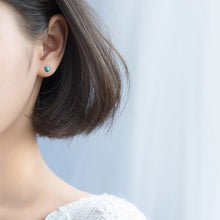 Laden Sie das Bild in den Galerie-Viewer, Türkis Marienkäfer Ohrstecker aus Silber