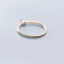 Laden Sie das Bild in den Galerie-Viewer, Blauer Kristall Ring aus Silber