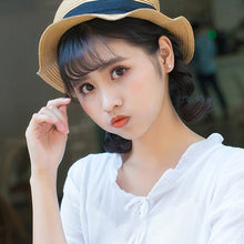 Laden Sie das Bild in den Galerie-Viewer, Schneeflocken Ohrstecker aus Silber