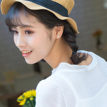 Laden Sie das Bild in den Galerie-Viewer, Schneeflocken Ohrstecker aus Silber