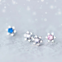 Laden Sie das Bild in den Galerie-Viewer, Schneeflocken Ohrstecker aus Silber