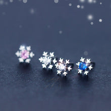 Laden Sie das Bild in den Galerie-Viewer, Schneeflocken Ohrstecker aus Silber