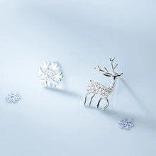 Laden Sie das Bild in den Galerie-Viewer, Rentier Schneeflocken Ohrstecker aus Silber