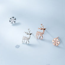 Laden Sie das Bild in den Galerie-Viewer, Rentier Schneeflocken Ohrstecker aus Silber