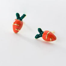 Laden Sie das Bild in den Galerie-Viewer, Karotten Ohrstecker aus Silber