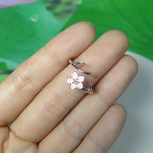 Laden Sie das Bild in den Galerie-Viewer, Roser Blumen Ring aus Silber