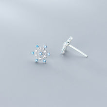 Laden Sie das Bild in den Galerie-Viewer, Schneeflocken Ohrstecker aus Silber