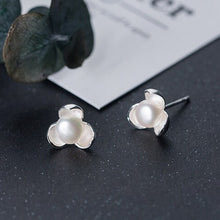 Laden Sie das Bild in den Galerie-Viewer, Perlen Knospen Ohrstecker aus Silber