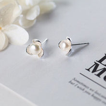 Laden Sie das Bild in den Galerie-Viewer, Perlen Knospen Ohrstecker aus Silber