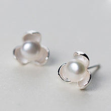 Laden Sie das Bild in den Galerie-Viewer, Perlen Knospen Ohrstecker aus Silber