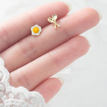 Laden Sie das Bild in den Galerie-Viewer, Eier Ohrstecker aus Silber