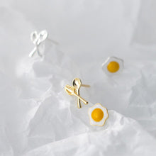 Laden Sie das Bild in den Galerie-Viewer, Eier Ohrstecker aus Silber