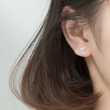 Laden Sie das Bild in den Galerie-Viewer, Eier Ohrstecker aus Silber