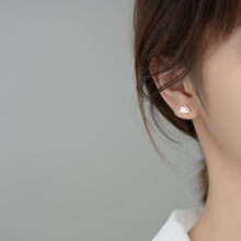 Laden Sie das Bild in den Galerie-Viewer, Hasen Ohrstecker aus Silber