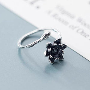 Black Flower Ring made of Silver