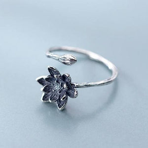 Black Flower Ring made of Silver