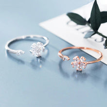 Load image into Gallery viewer, Zirkonia Blumen Ring aus Silber
