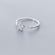 Load image into Gallery viewer, Zirkonia Blumen Ring aus Silber
