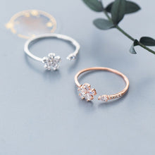 Load image into Gallery viewer, Zirkonia Blumen Ring aus Silber
