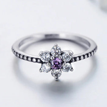 Violetter Blumen Ring