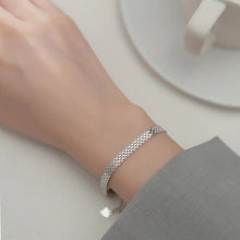 Laden Sie das Bild in den Galerie-Viewer, Spitzenmuster Armband aus Silber
