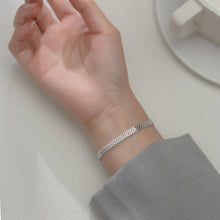 Laden Sie das Bild in den Galerie-Viewer, Spitzenmuster Armband aus Silber
