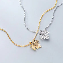 Laden Sie das Bild in den Galerie-Viewer, Ahorn Blatt Halskette aus Silber
