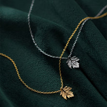 Laden Sie das Bild in den Galerie-Viewer, Ahorn Blatt Halskette aus Silber
