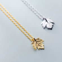 Laden Sie das Bild in den Galerie-Viewer, Ahorn Blatt Halskette aus Silber
