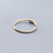 Laden Sie das Bild in den Galerie-Viewer, Blauer Kristall Ring aus Silber
