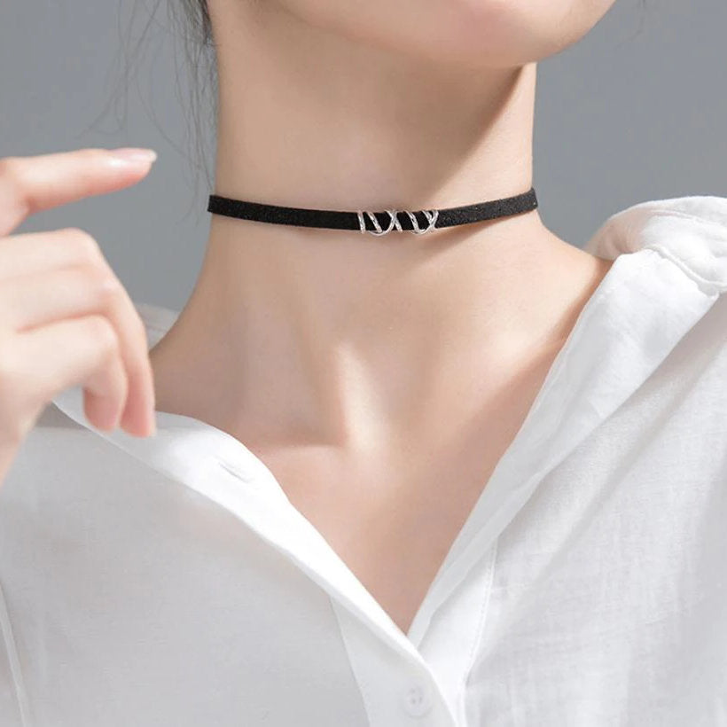 Schwarzer Choker mit Silber Anhänger