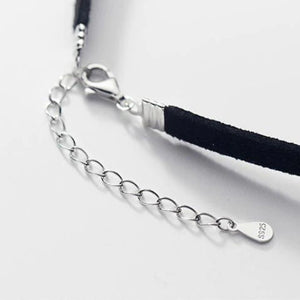 Schwarzer Choker mit Silber Anhänger