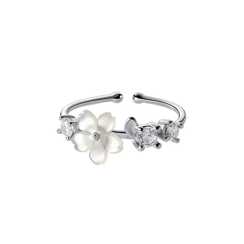 Weisser Blumen Ring aus Silber